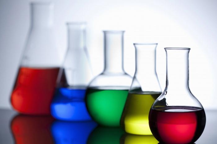 Fysieke en chemische experimenten thuis: voel je als een goochelaar!