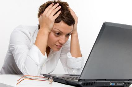 Wat moet ik doen als de laptop oververhit raakt en uitgaat terwijl ik werk?