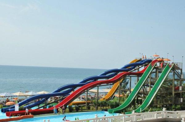 Ontmoet: "Vuurtoren". Aquapark in Sotsji voor gezinsvakanties